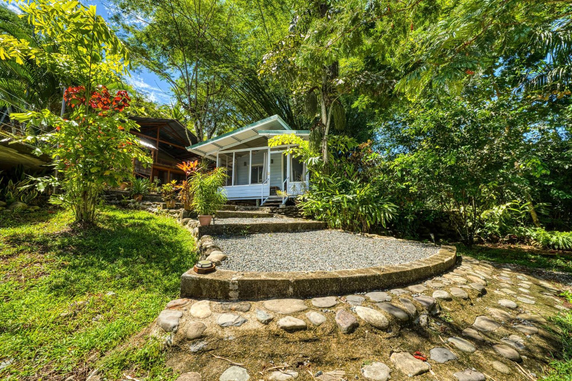 Bamboo River House And Hotel Dominical Exterior photo