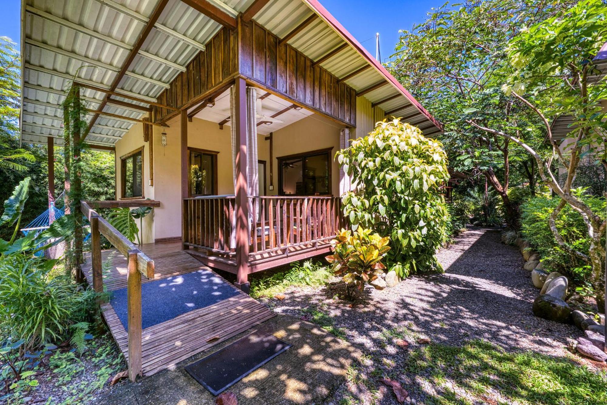 Bamboo River House And Hotel Dominical Exterior photo