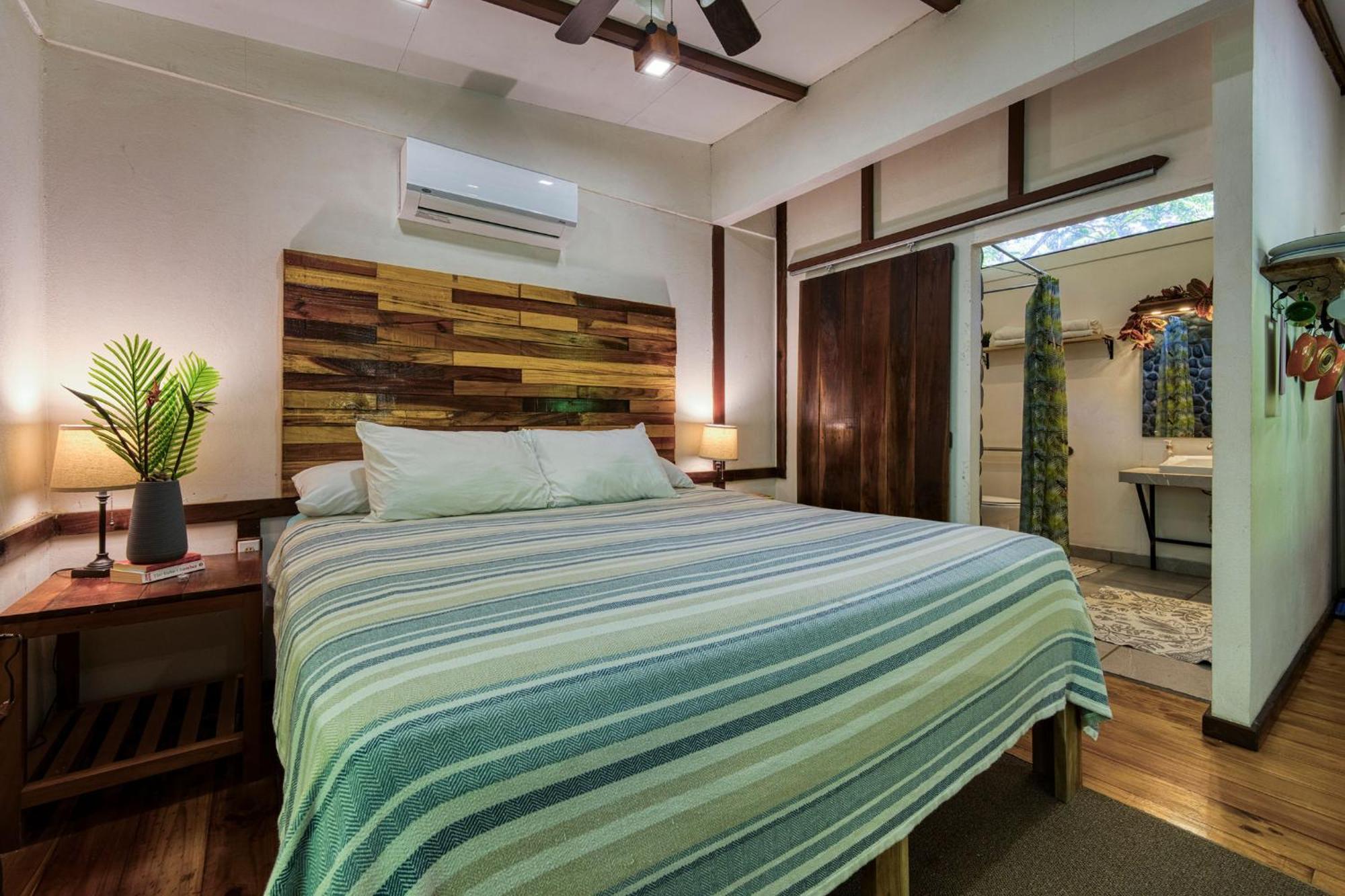 Bamboo River House And Hotel Dominical Exterior photo